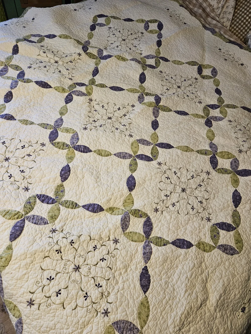 White Quilted Bedspread with Lavender and Sage Ring Pattern